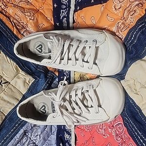 Keen Canvass Tennis Shoes